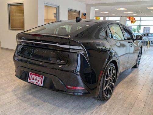 2025 Toyota Prius L