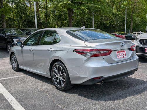 2022 Toyota Camry Hybrid XLE