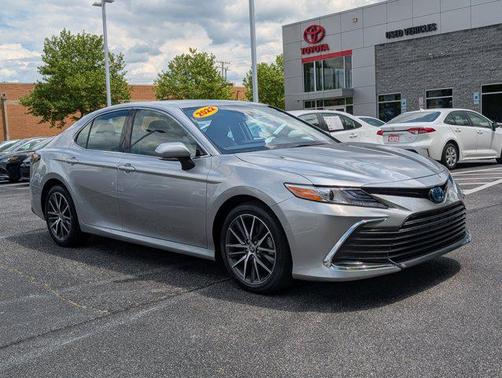 2022 Toyota Camry Hybrid XLE