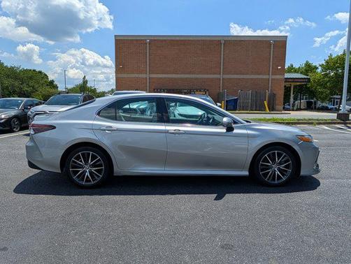 2021 Toyota Camry Hybrid XLE