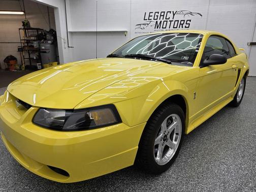 Zinc Yellow 2001 Ford Mustang SVT Cobra