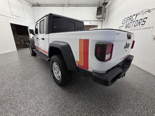 Bright White Clearcoat 2020 Jeep Gladiator Sport S