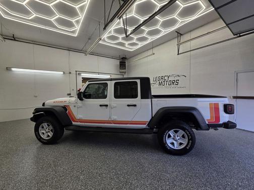 Bright White Clearcoat 2020 Jeep Gladiator Sport S