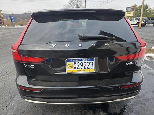 2025 Volvo V60 Cross Country Plus, B5 AWD Gas (mild hybrid)