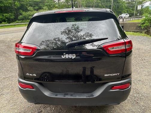 2017 Jeep Cherokee Sport