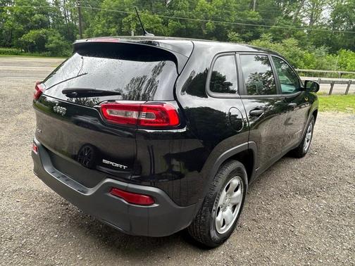 2017 Jeep Cherokee Sport