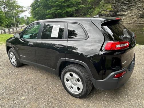 2017 Jeep Cherokee Sport