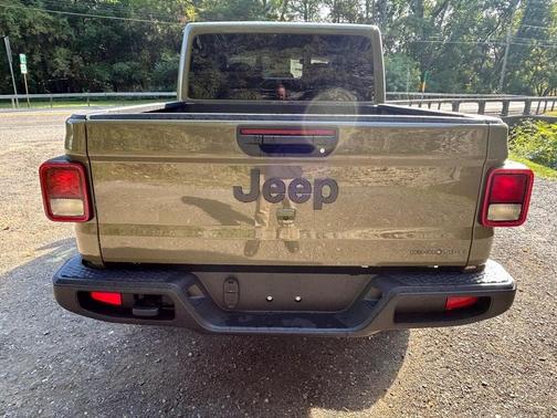 2025 Jeep Gladiator Sport