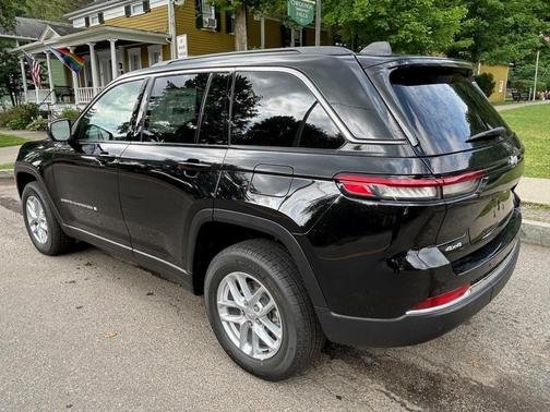 2025 Jeep Grand Cherokee Laredo X