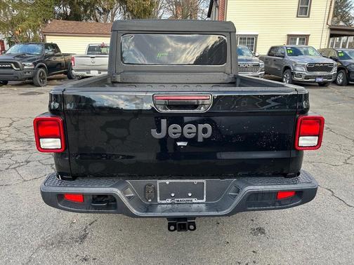 2026 Jeep Gladiator Sport