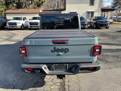 2026 Jeep Gladiator Sport