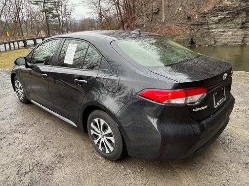 2022 Toyota Corolla Hybrid LE