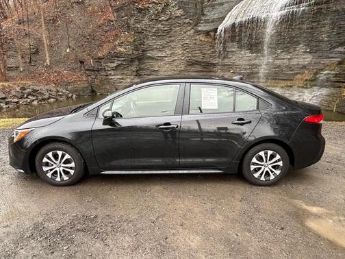 2022 Toyota Corolla Hybrid LE