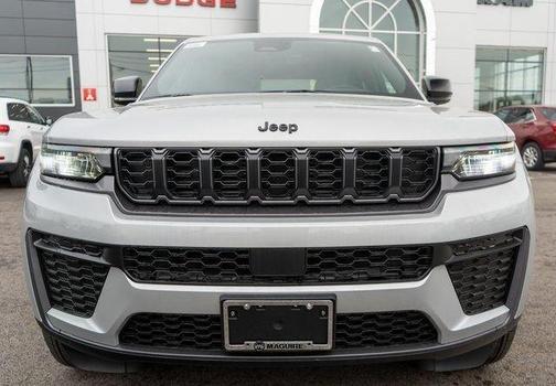 Silver Zynith 2026 Jeep Grand Cherokee Laredo