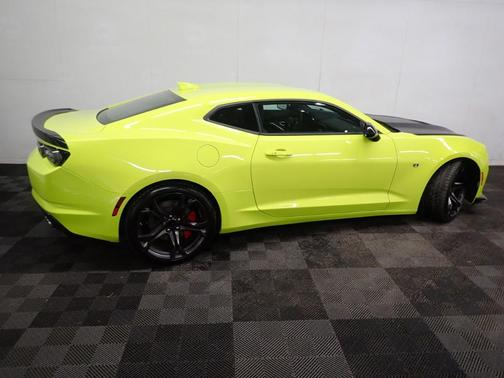 Photo 2 of 28 of 2019 Chevrolet Camaro 2SS