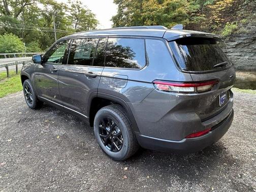 2025 Jeep Grand Cherokee L Laredo