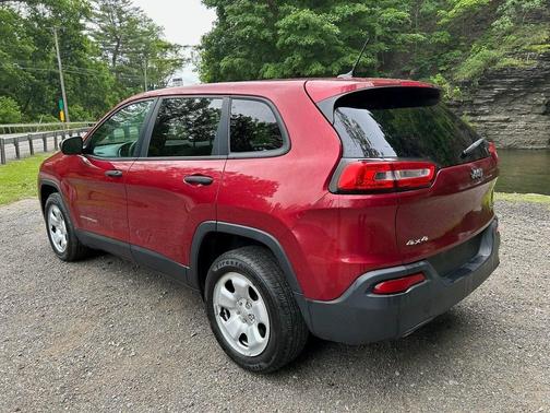 2017 Jeep Cherokee Sport
