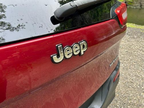 2017 Jeep Cherokee Sport