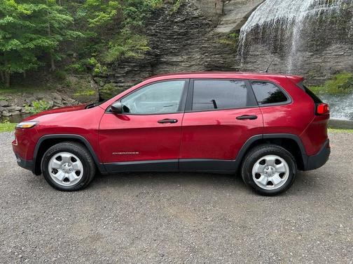 2017 Jeep Cherokee Sport