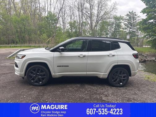 Bright White Clearcoat 2024 Jeep Compass Limited