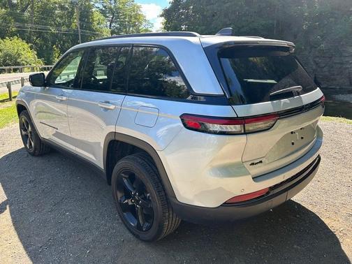 2022 Jeep Grand Cherokee Altitude