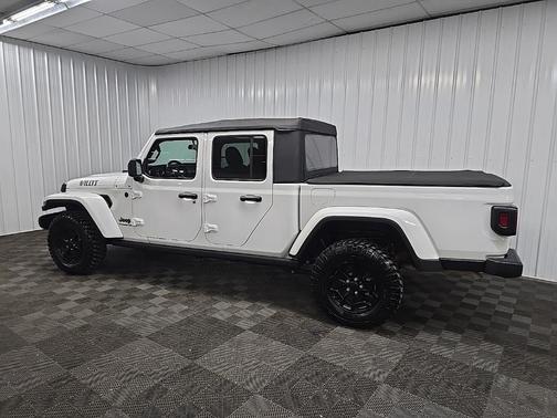 2022 Jeep Gladiator Sport