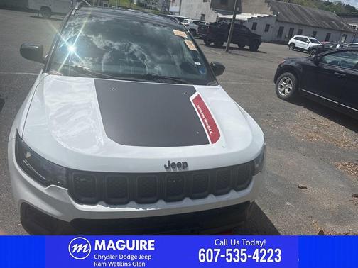 Bright White Clearcoat 2024 Jeep Compass Trailhawk