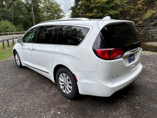 2018 Chrysler Pacifica Touring-L