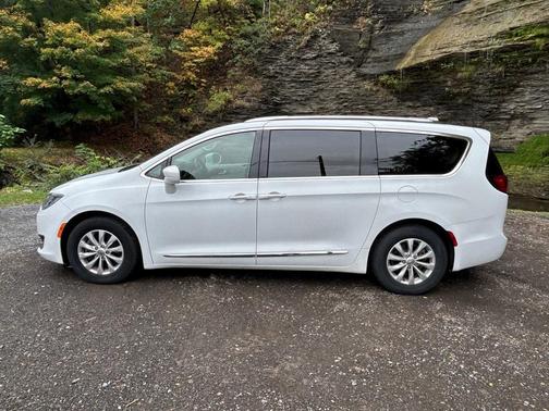 2018 Chrysler Pacifica Touring-L