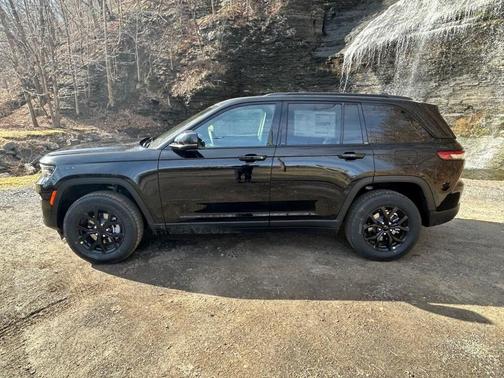2025 Jeep Grand Cherokee Laredo