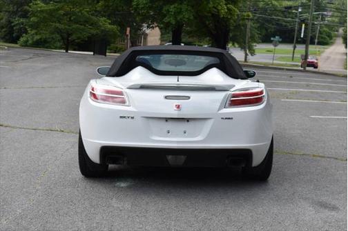 2008 Saturn Sky Red Line