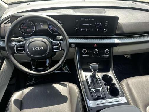 2022 Kia Carnival LXS