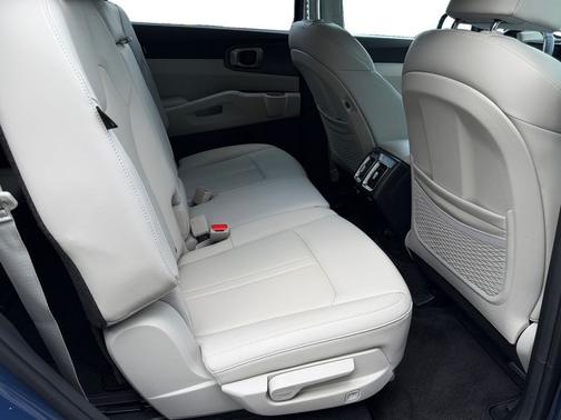 Midnight 2025 Kia Sorento S