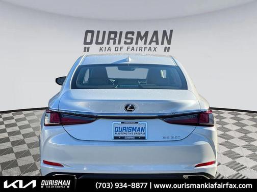 2022 Lexus ES 350 Base