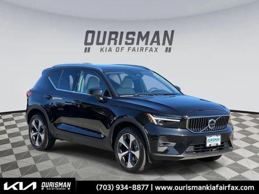 2024 Volvo XC40 B5 Plus Bright Theme