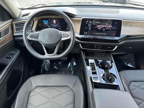 2024 Volkswagen Atlas 2.0T SE w/Technology 4MOTION