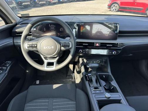 2025 Kia K5 LXS