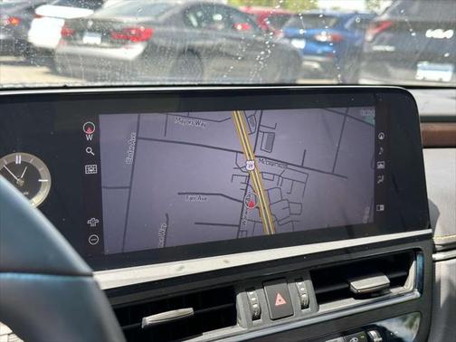 2022 Lexus ES 300h Base