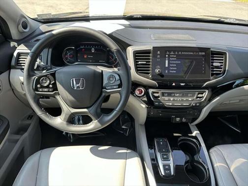 2022 Honda Pilot Touring 8-Passenger