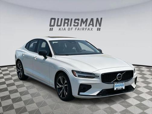 2024 Volvo S60 B5 Core Dark Theme