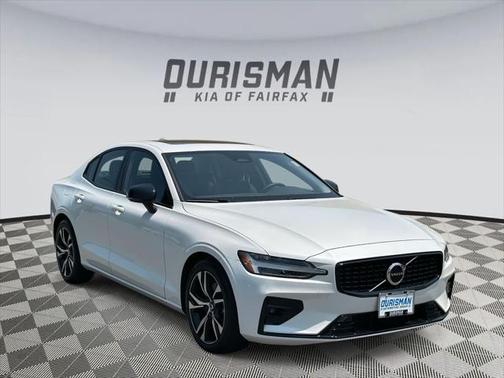 2024 Volvo S60 B5 Core Dark Theme