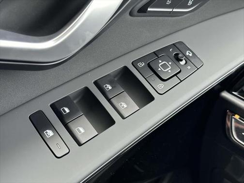 2025 Kia Niro SX