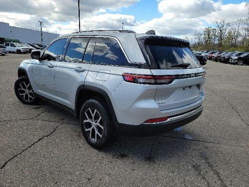 Silver Zynith 2023 Jeep Grand Cherokee Limited