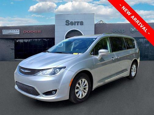 Billet Silver Metallic Clearcoat 2018 Chrysler Pacifica Touring-L Plus