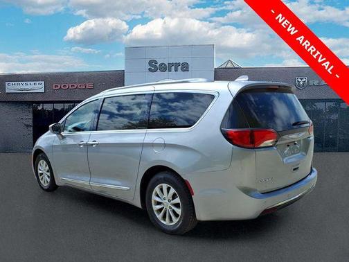 Billet Silver Metallic Clearcoat 2018 Chrysler Pacifica Touring-L Plus