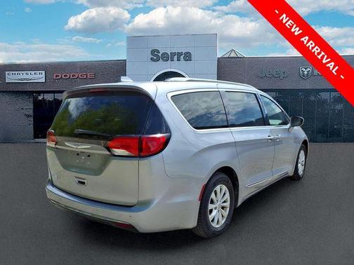 Billet Silver Metallic Clearcoat 2018 Chrysler Pacifica Touring-L Plus