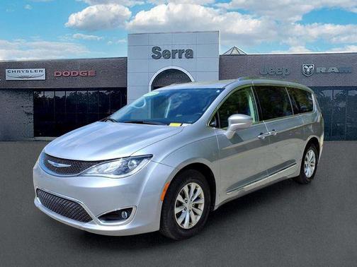 Billet Silver Metallic Clearcoat 2018 Chrysler Pacifica Touring-L Plus