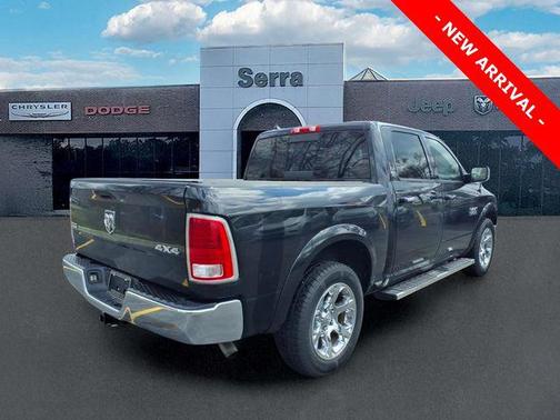 Brilliant Black Crystal Pearlcoat 2018 RAM 1500 Laramie