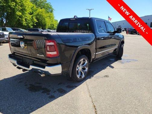 Diamond Black Crystal Pearlcoat 2021 RAM 1500 Limited