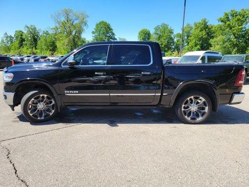 Diamond Black Crystal Pearlcoat 2021 RAM 1500 Limited